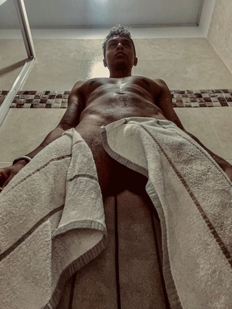 Foto di nudo di fuga di OnlyFans di Mauricio Grueso
