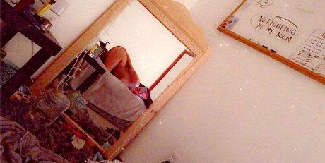 Foto di nudo di fuga di OnlyFans di Leigh