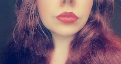 Foto di nudo di fuga di OnlyFans di Red And Curvy