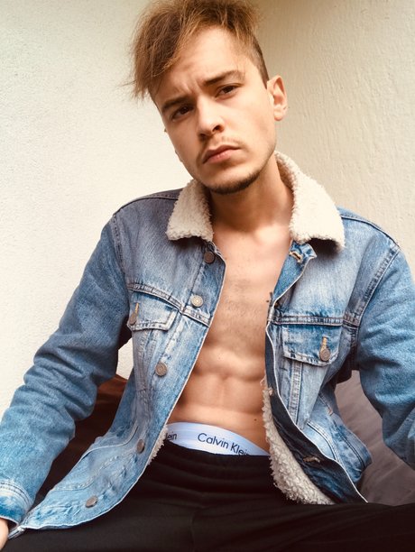 Foto di nudo di fuga di OnlyFans di Osvaldo Peter