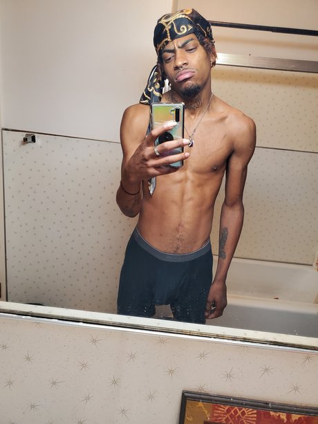 Foto di nudo di fuga di OnlyFans di Dakari Kahle