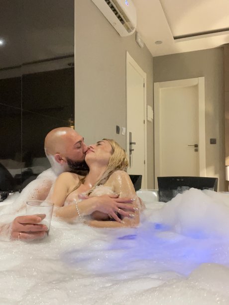 Foto di nudo di fuga di OnlyFans di Iamm Ari Y Peke
