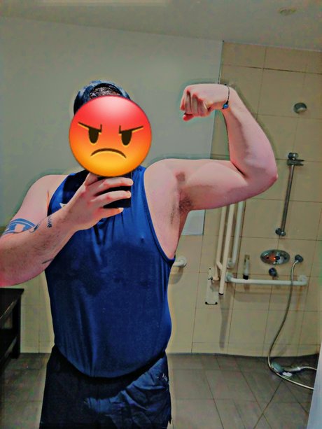 Foto di nudo di fuga di OnlyFans di J