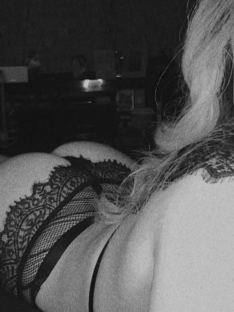 Foto di nudo di fuga di OnlyFans di Hidi