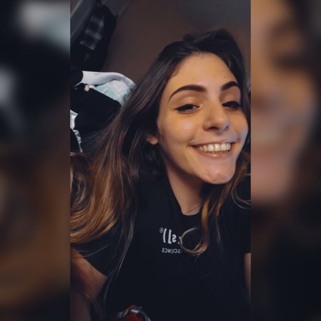 Foto di nudo di fuga di OnlyFans di Marie Santos