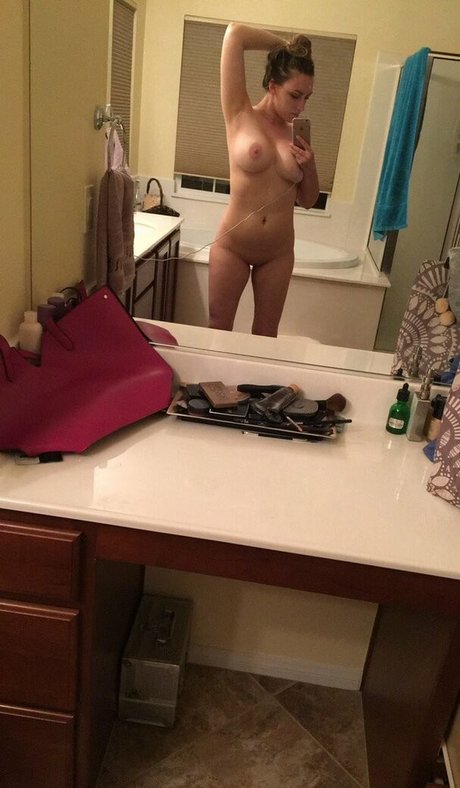 Foto di nudo di fuga di OnlyFans di Katiepurrs