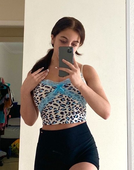 Foto di nudo di fuga di OnlyFans di Baby Ariel