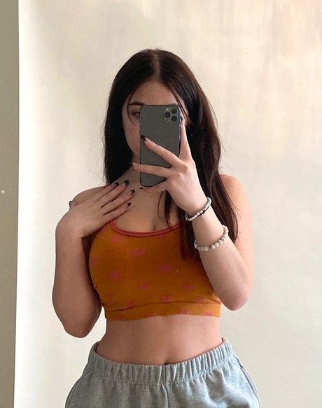 Foto di nudo di fuga di OnlyFans di Baby Ariel