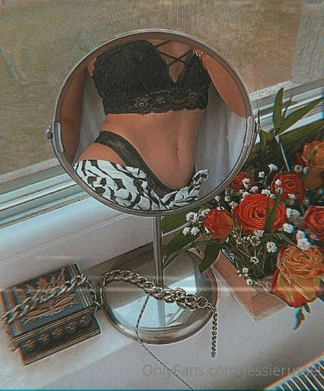 Foto di nudo di fuga di OnlyFans di Jessierussel