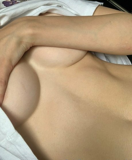 Foto di nudo di fuga di OnlyFans di Uanochi