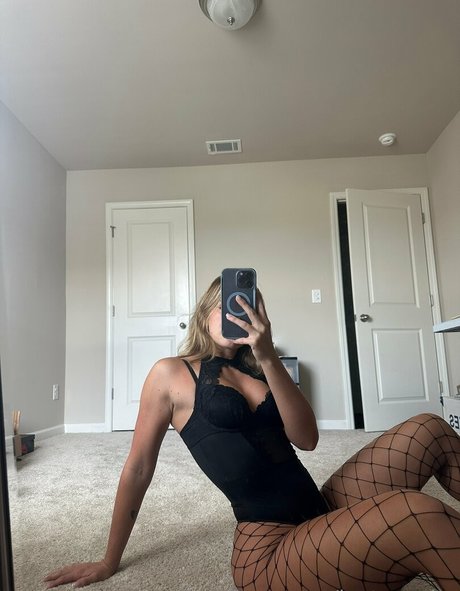 Foto di nudo di fuga di OnlyFans di Sen City