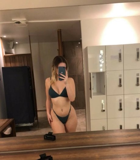 Foto di nudo di fuga di OnlyFans di Arielle Burstrom