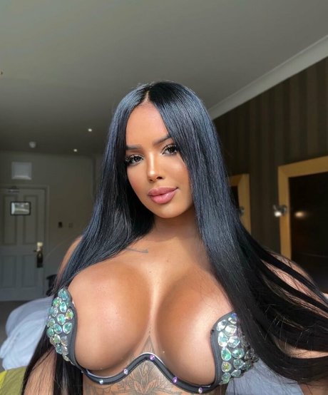 Foto di nudo di fuga di OnlyFans di Catharina Gama