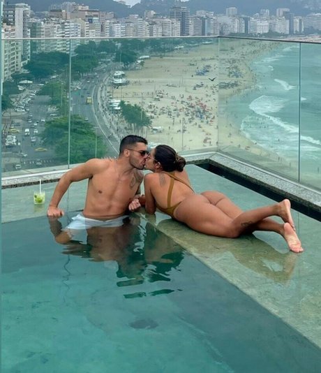 Foto di nudo di fuga di OnlyFans di Caroline Veronica