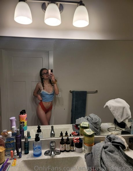 Foto di nudo di fuga di OnlyFans di Anastasiagrace20