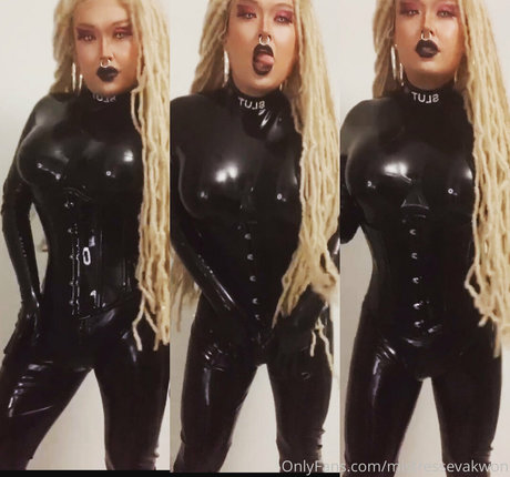 Foto di nudo di fuga di OnlyFans di Mistressyumi