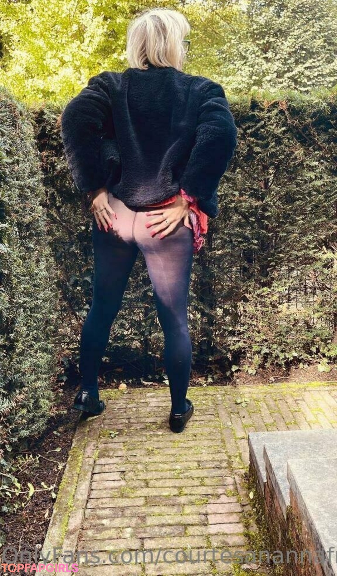 Foto di nudo di fuga di OnlyFans di Courtesanannafree #21 Foto di nudo di fuga di OnlyFans di Courtesanannafree #21