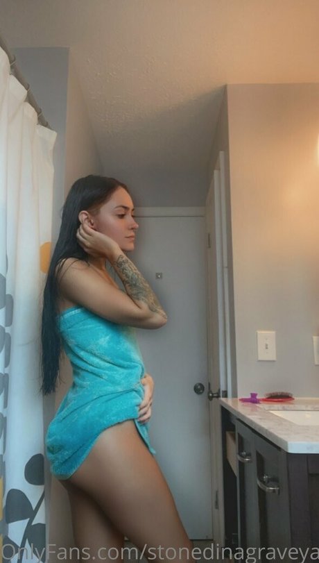 Foto di nudo di fuga di OnlyFans di Stonedinagraveyard