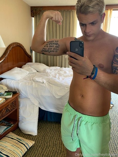 Foto di nudo di fuga di OnlyFans di Heyitskalen