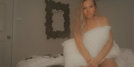 Foto di nudo di fuga di OnlyFans di Ittiebittietitties