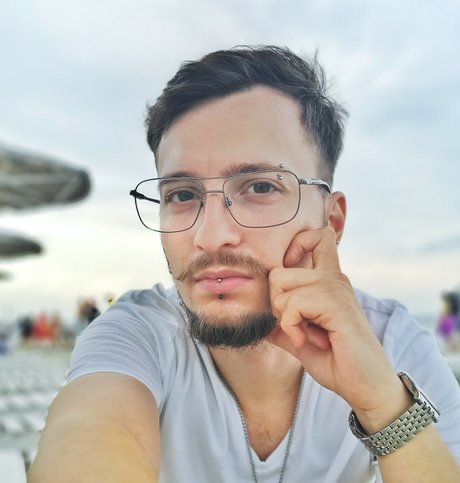 Foto di nudo di fuga di OnlyFans di Mrradiospace