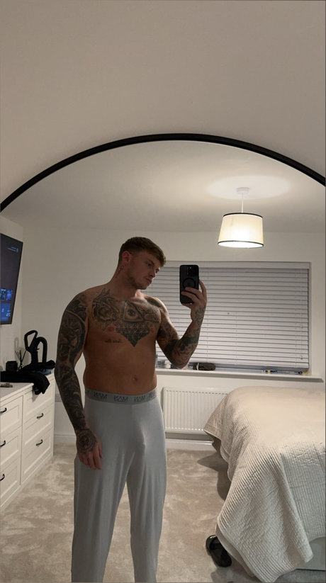 Foto di nudo di fuga di OnlyFans di Mj