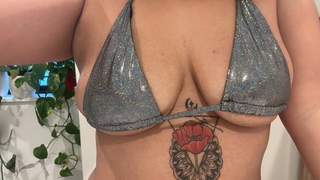 Foto di nudo di fuga di OnlyFans di Maddy