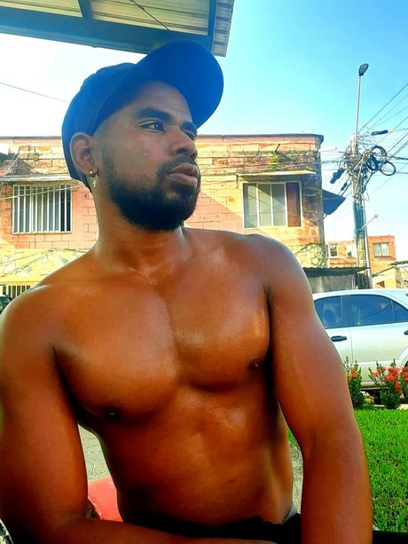 Foto di nudo di fuga di OnlyFans di Knelo