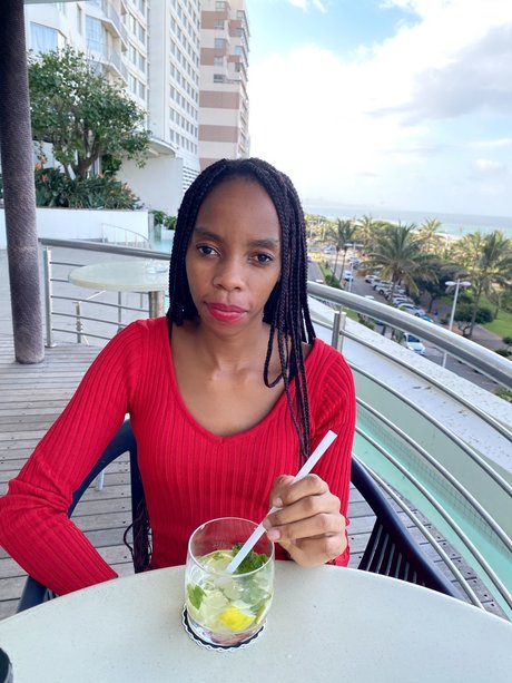 Foto di nudo di fuga di OnlyFans di Salmina Nqokwe
