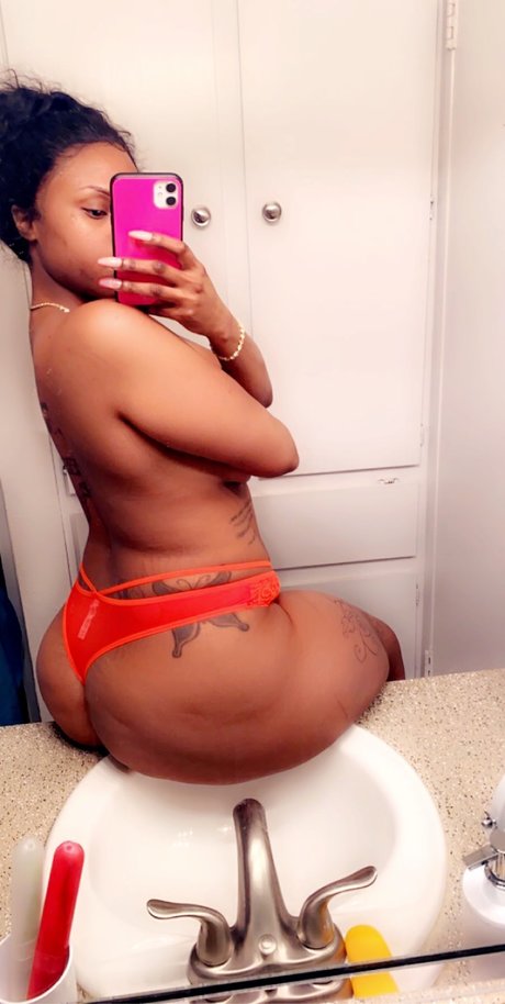 Foto di nudo di fuga di OnlyFans di Iiambuttaflyy