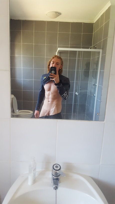 Foto di nudo di fuga di OnlyFans di Yup