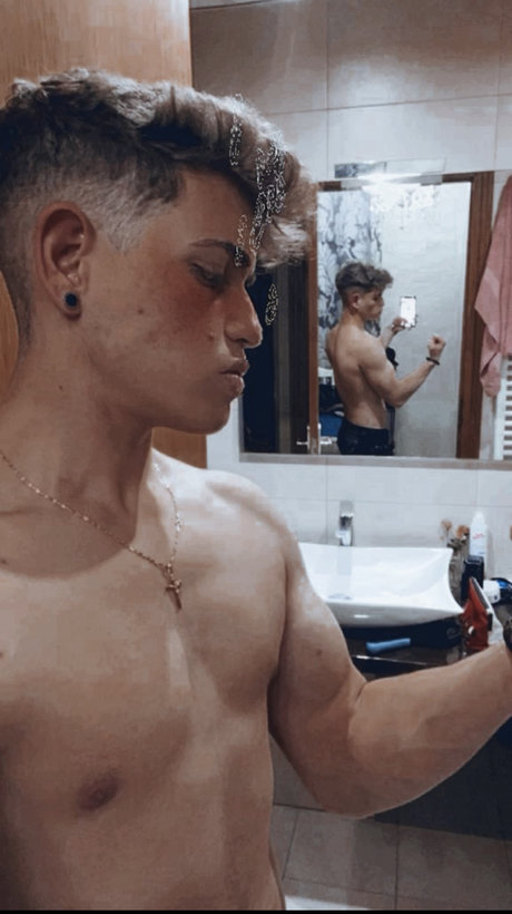 Foto di nudo di fuga di OnlyFans di More