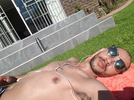 Foto di nudo di fuga di OnlyFans di Scott