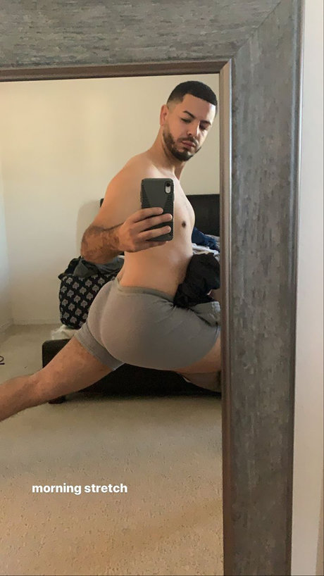 Foto di nudo di fuga di OnlyFans di Julian Cruz