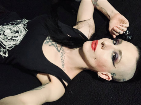 Foto di nudo di fuga di OnlyFans di Lilith Bathory