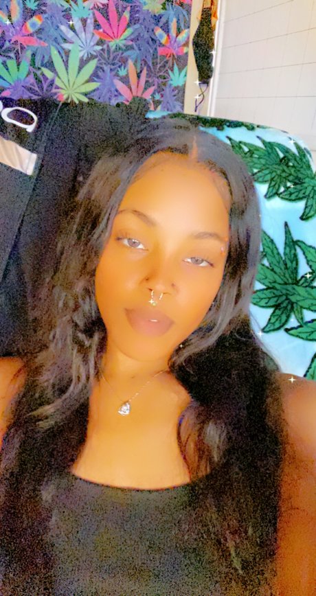 Sweetaxxgoldie
