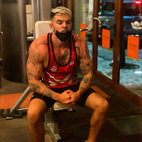 Foto di nudo di fuga di OnlyFans di Pezza Burke 8 12 Inches