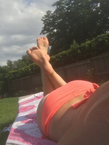 Pinkie Feet