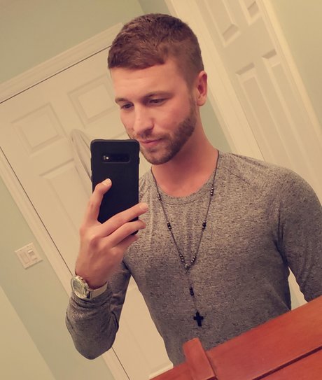 Foto di nudo di fuga di OnlyFans di Scotty