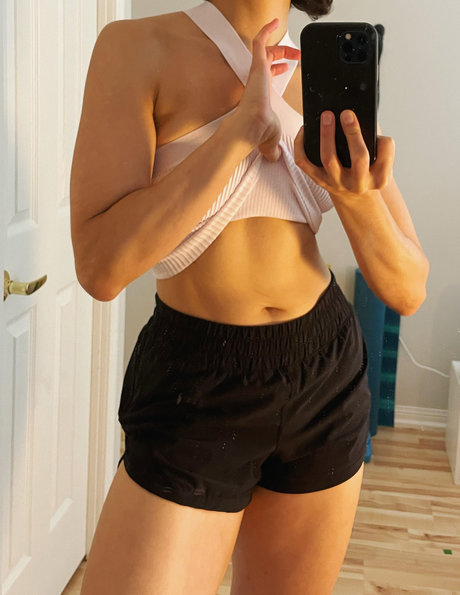 Foto di nudo di fuga di OnlyFans di Ada