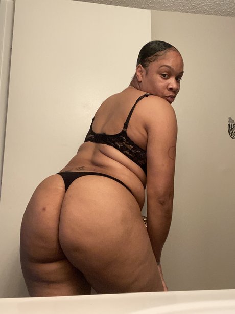 Bigbootytee