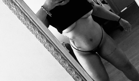 Foto di nudo di fuga di OnlyFans di Mermaidgioo