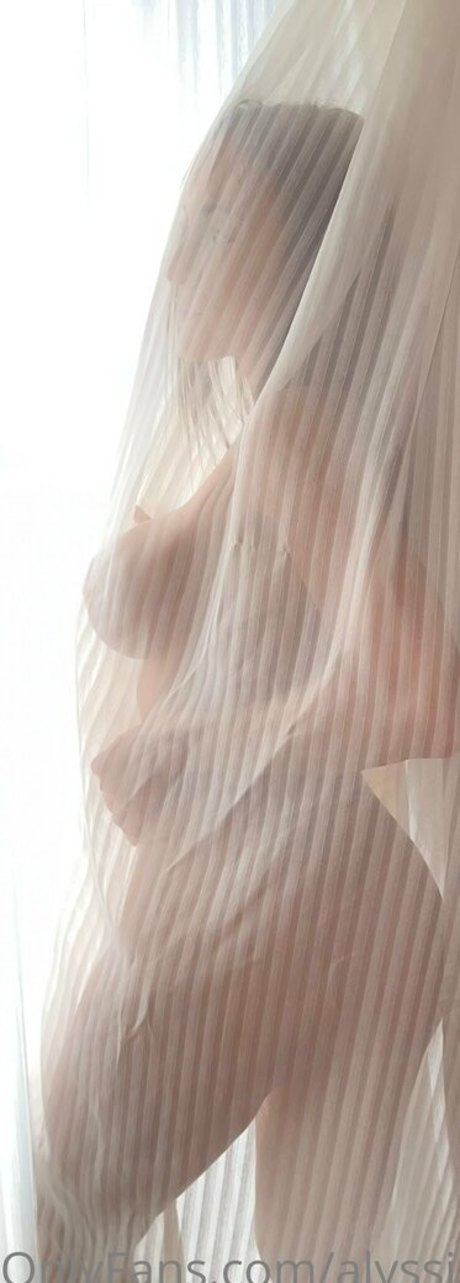 Foto di nudo di fuga di OnlyFans di Alyssia Vera