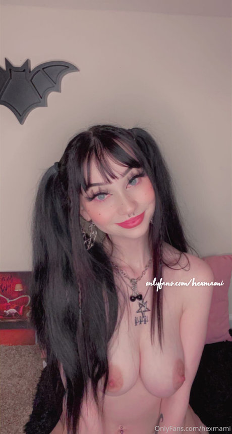 Foto di nudo di fuga di OnlyFans di Hexmami