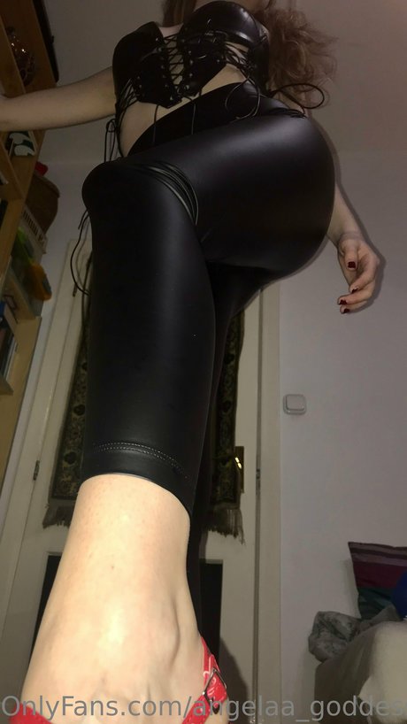 Foto di nudo di fuga di OnlyFans di Angela Goddess