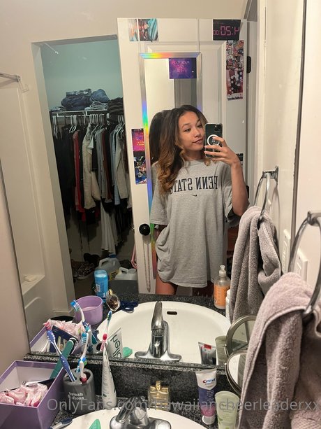 Hawaiian Cheerleader