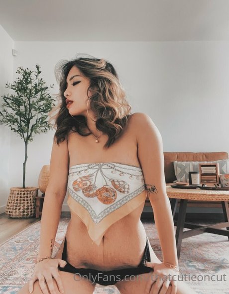 Foto di nudo di fuga di OnlyFans di Ilah Dizon