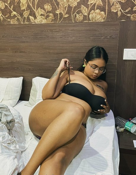 Foto di nudo di fuga di OnlyFans di Oasi Das