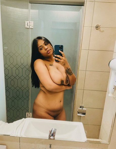 Foto di nudo di fuga di OnlyFans di Oasi Das