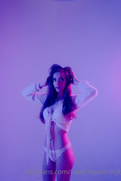 Kat ONLINE NOW